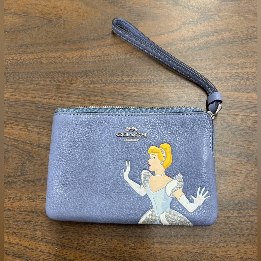 New Disney x Coach Princess Cinderella Corner Zip Wristlet in Periwinkle - Picture 1 of 7
